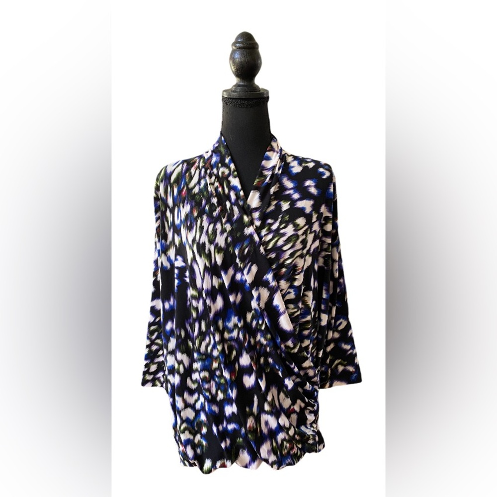 Vince Camuto: Black, White and Purple Blur Pattern V Neck Blouse